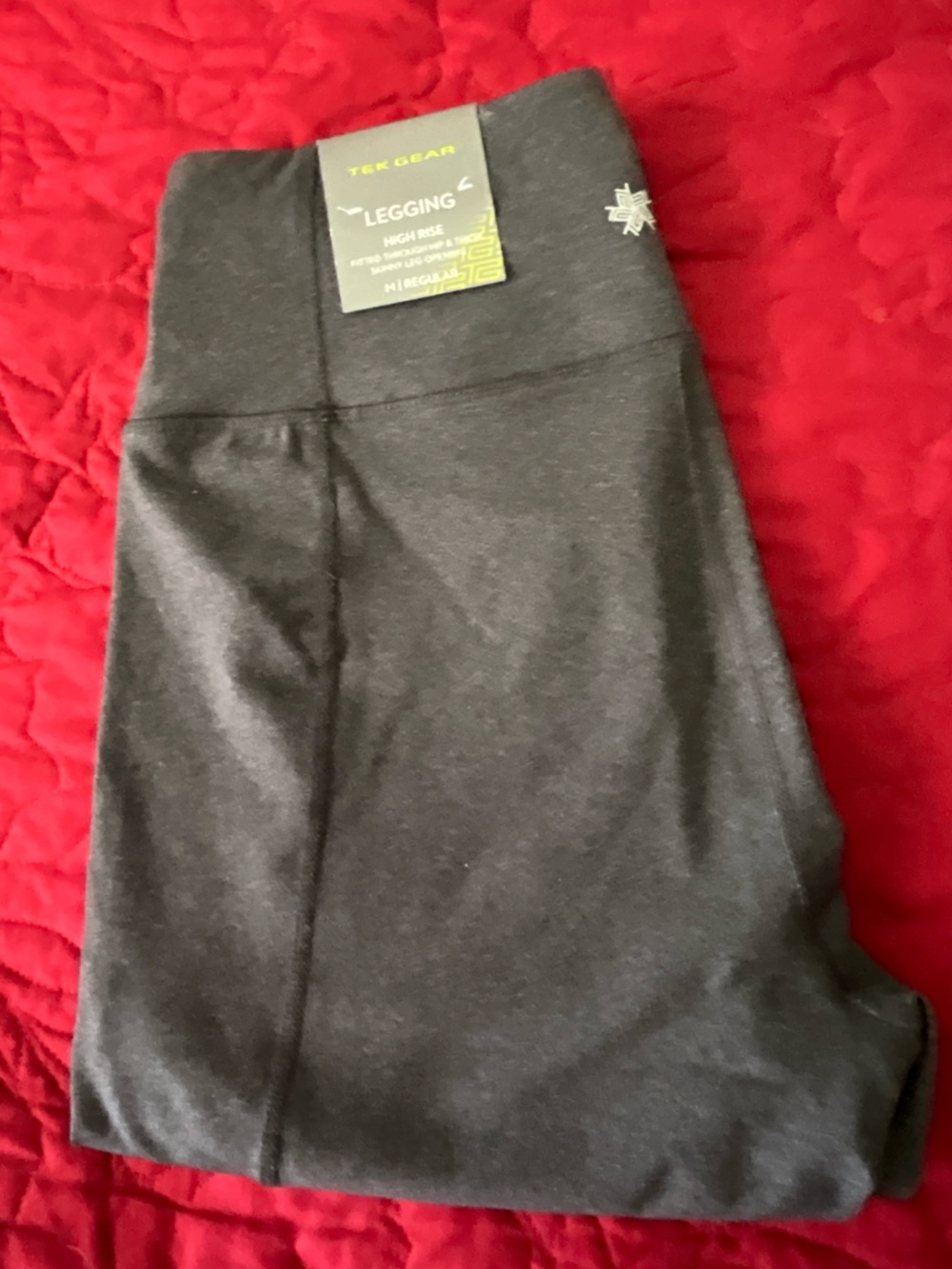 NWT TEK GEAR HIGH RISE LEGGINGS MED REGULAR.